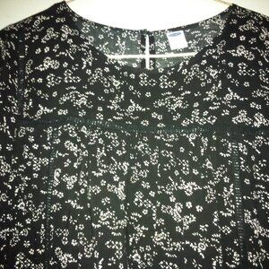 OLD NAVY BLACK AND WHITE TOP